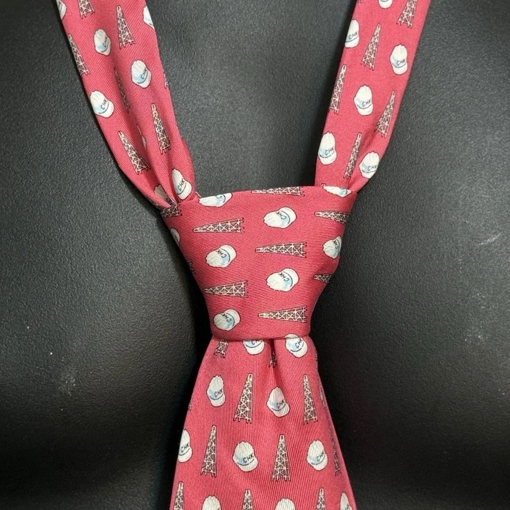 Vineyard Vines Necktie Mens OS Chesapeake Energy Silk Pink Novelty Print
